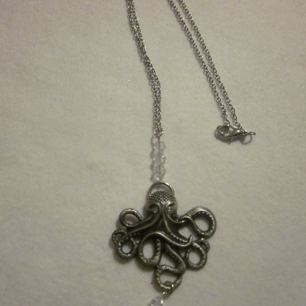 NWOT.  Octo Necklace